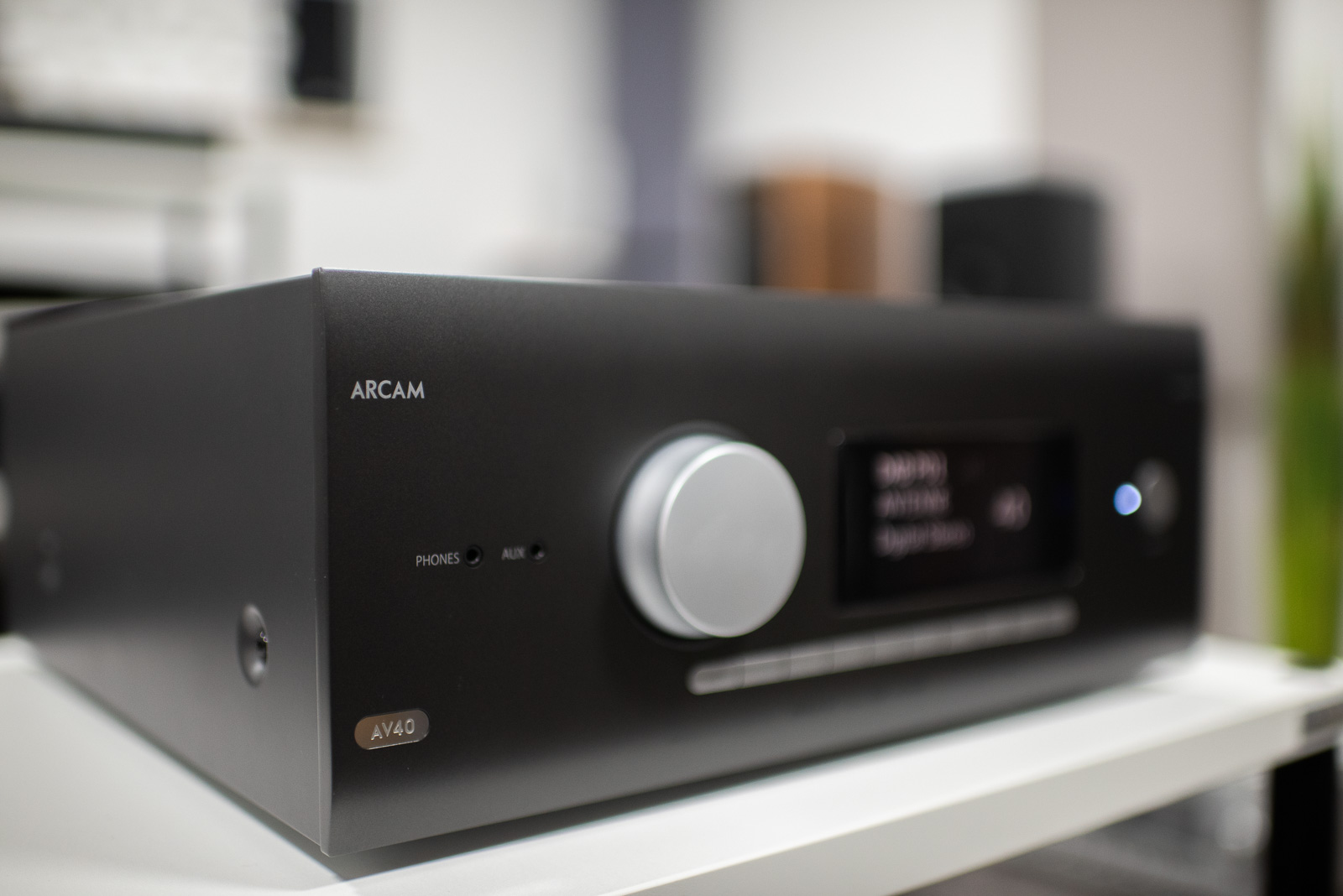 Arcam AV 40