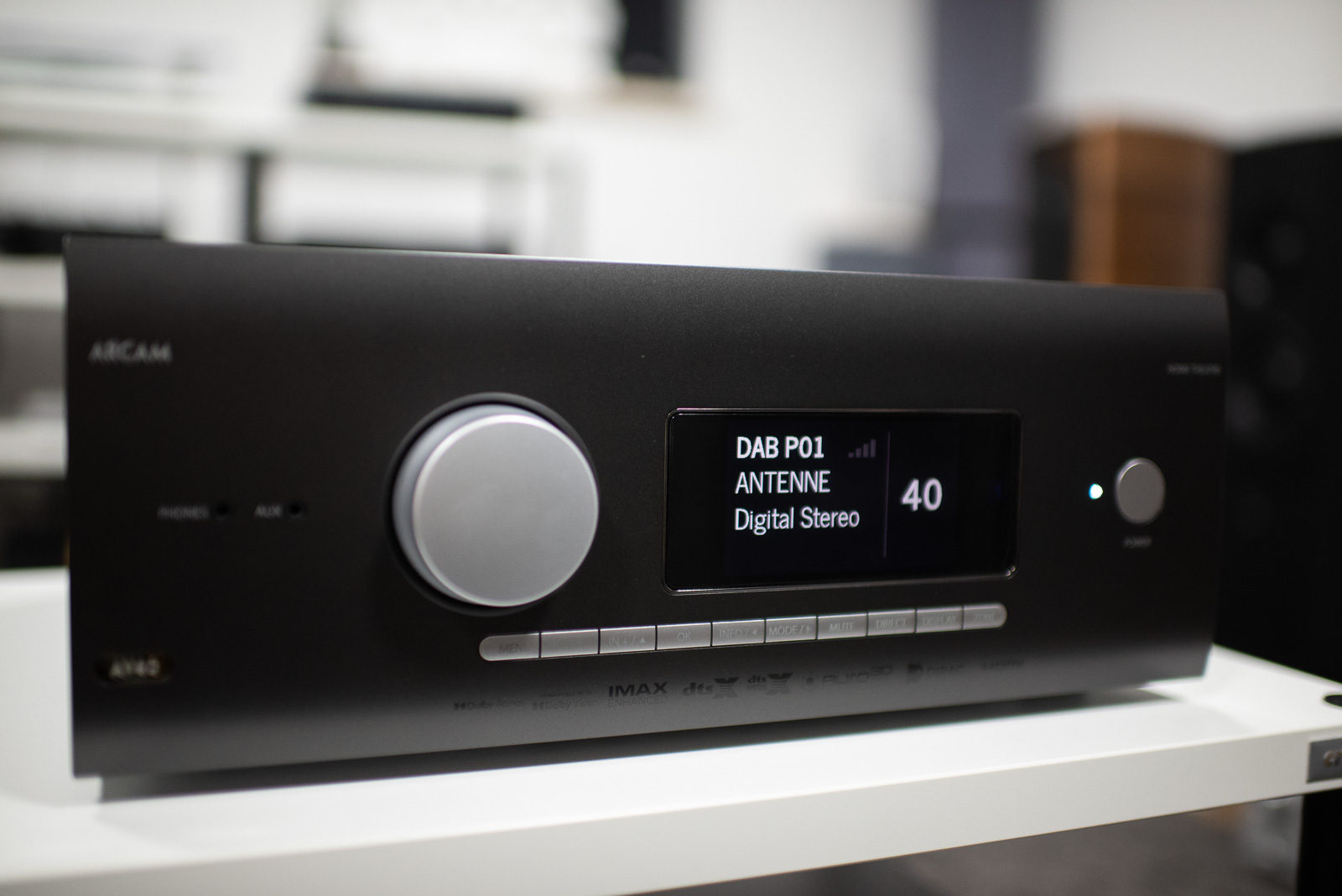 Arcam AV 40