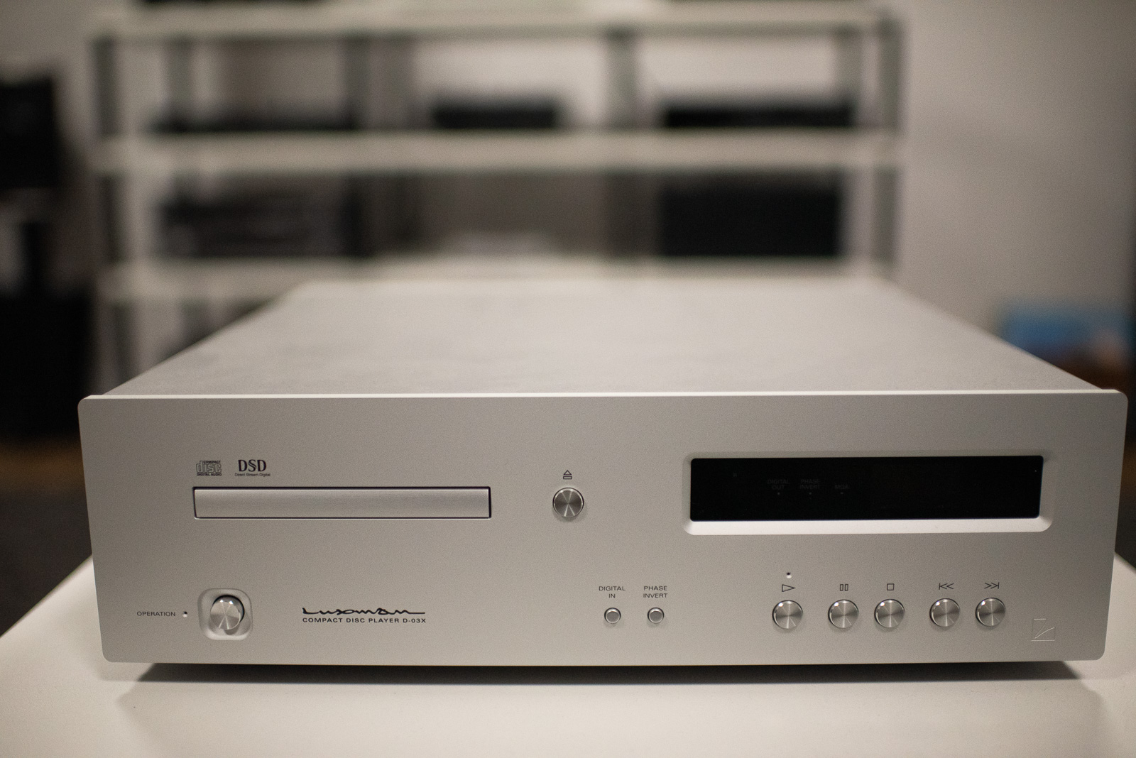 Luxman D-03X