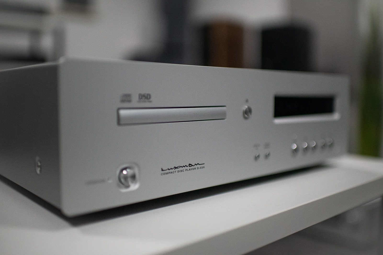 Luxman D-03X